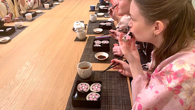 Decorative sushi roll-making experience in Kyoto, learning the art of kazarimaki