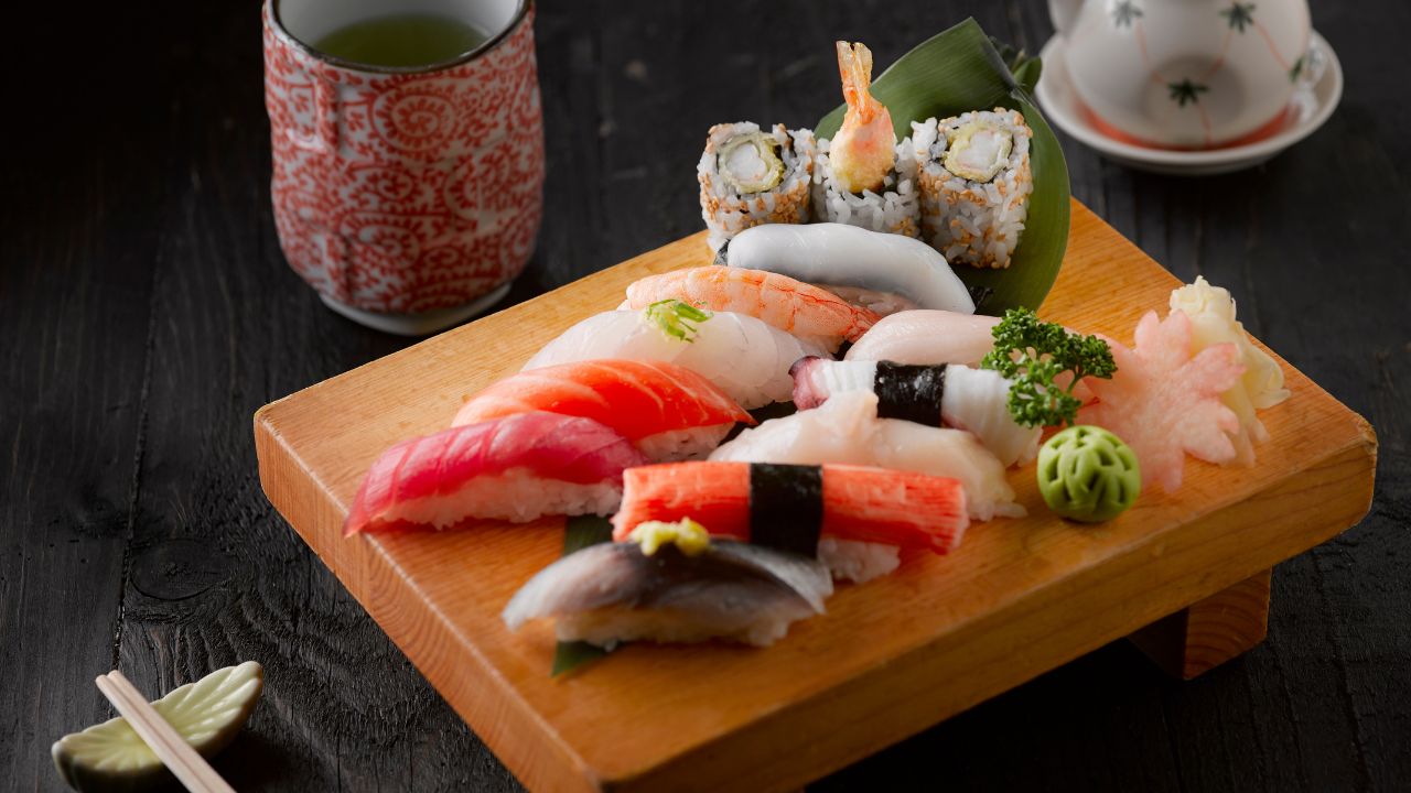 Introduction of ingredients and tools for nigiri sushi