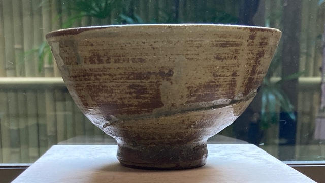 Nug carved Irabo tea bowl signed Moss Shimizu