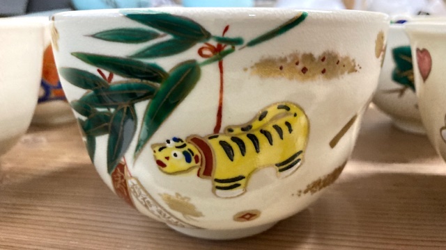 Matcha tea bowl overglaze picture Shinnou tiger Zodiac